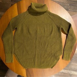 Green Thick Turle Neck